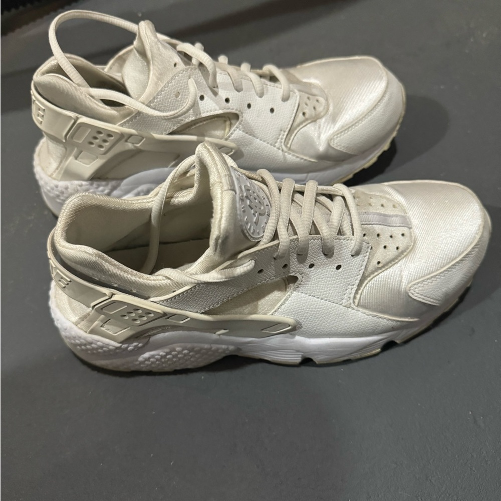 Women’s Nike white hurache
